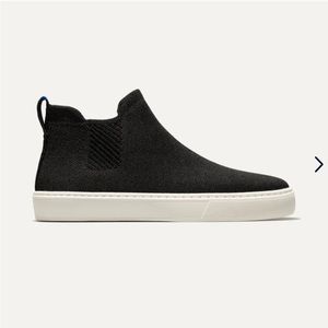 Rothys Chelsea sneaker in black size 9